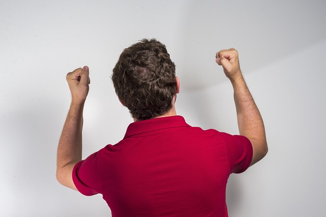 而引发场上 而引发场上